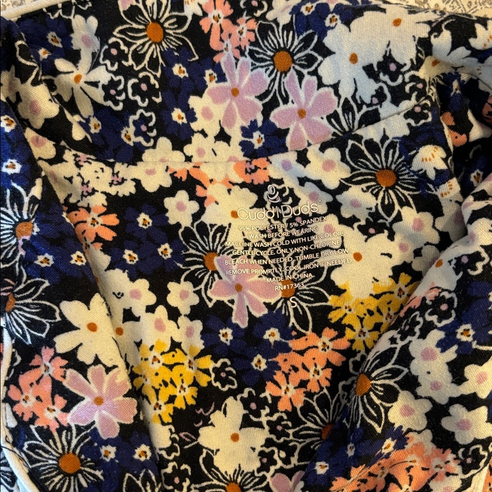 Cuddl Duds floral pajamas set - women’s small GUC - Picture 2 of 2